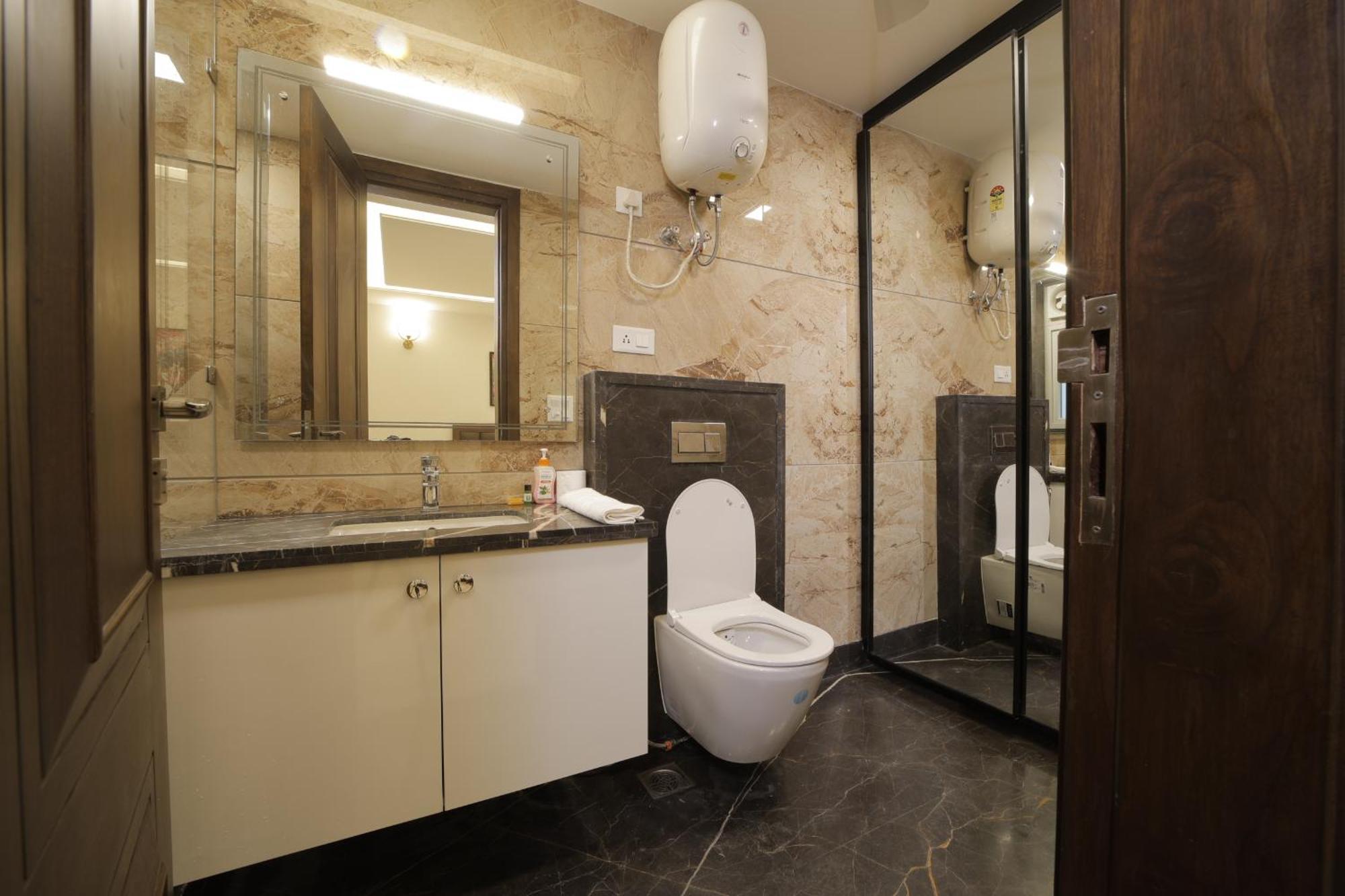 مبيت وإفطار نيودلهي Under My Roof Superio المظهر الخارجي الصورة