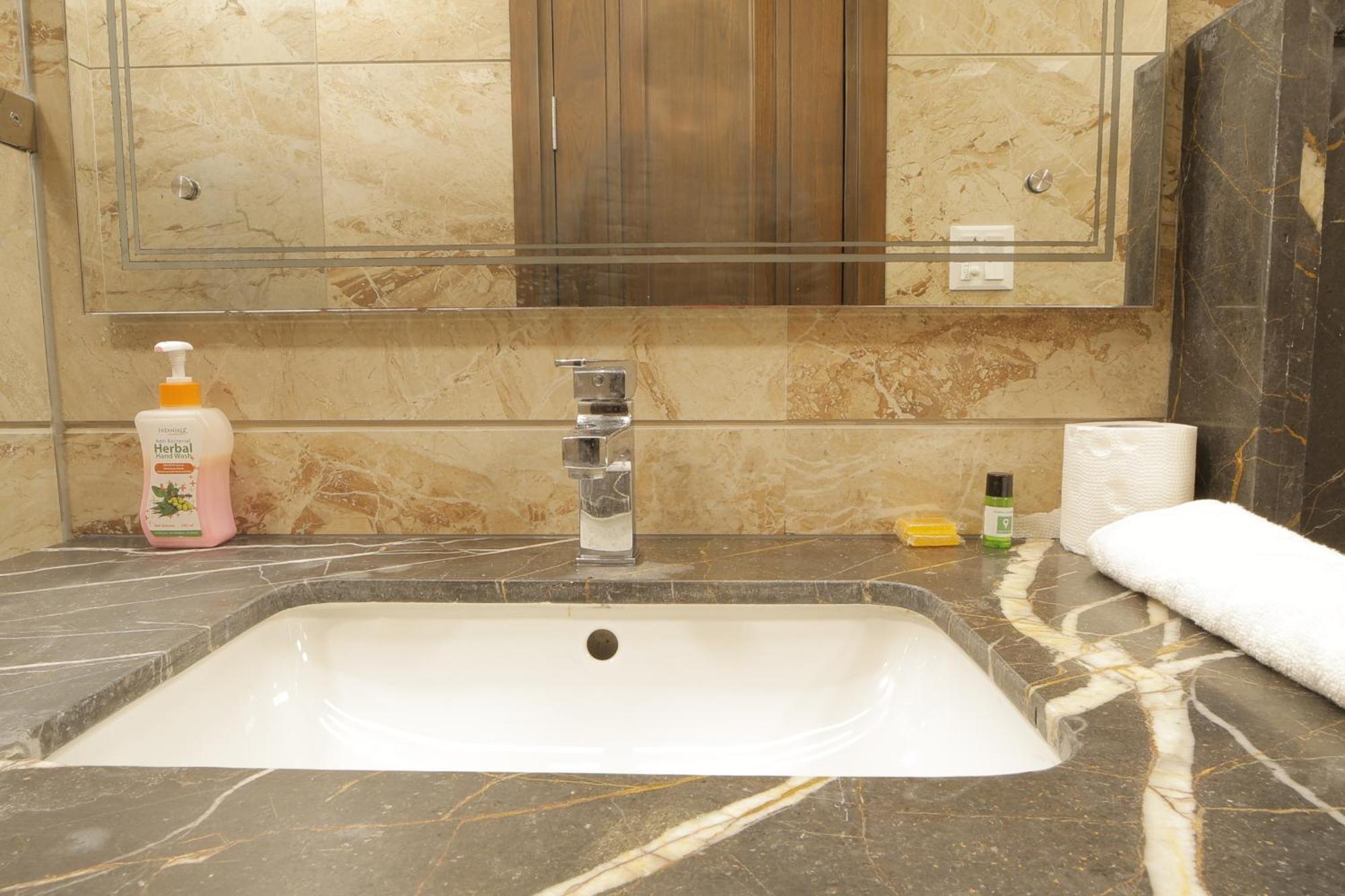 مبيت وإفطار نيودلهي Under My Roof Superio المظهر الخارجي الصورة
